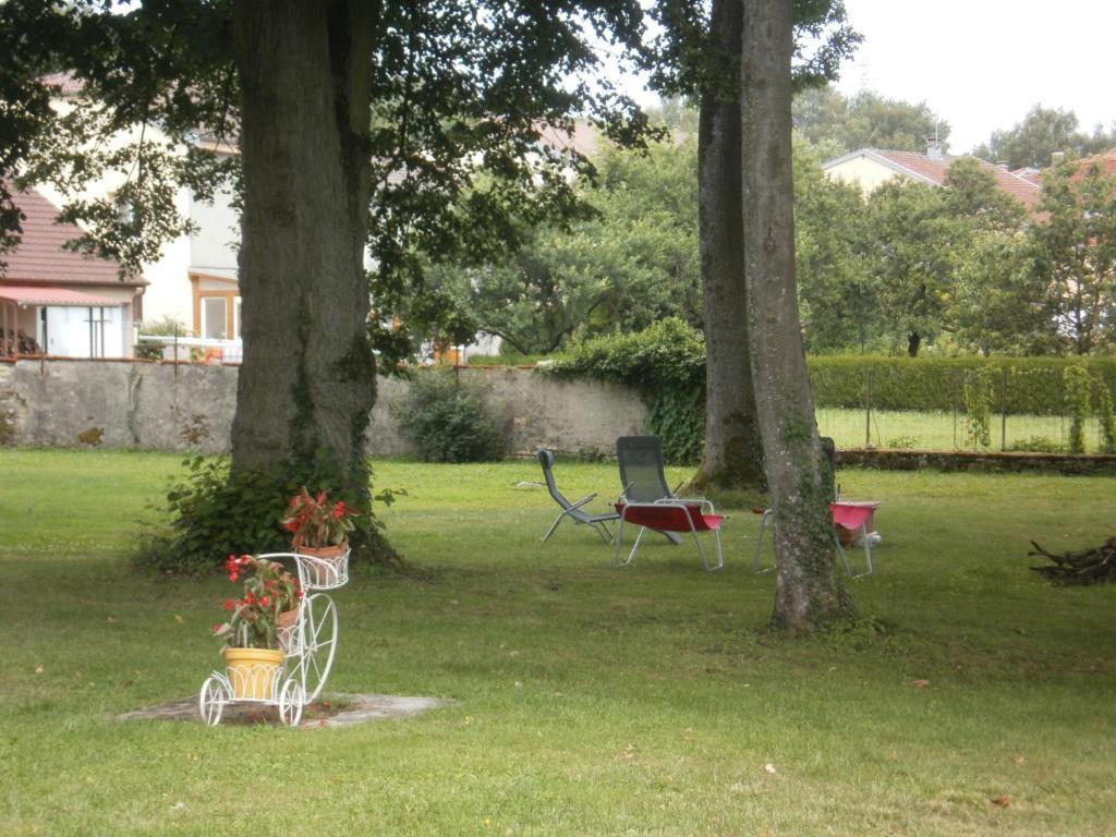 Le Jardin Des Lys Bed & Breakfast Gemmelaincourt Екстериор снимка